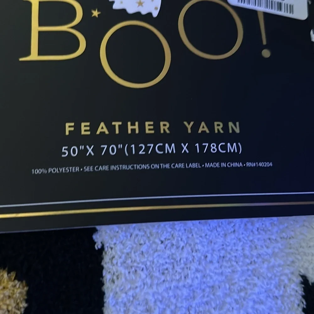 Boo black and gold stars Smiling Ghost Halloween Blanket👻